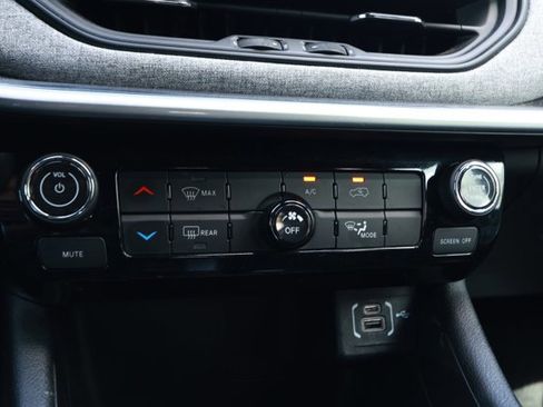 Used 2023 Jeep Compass Sport image 19