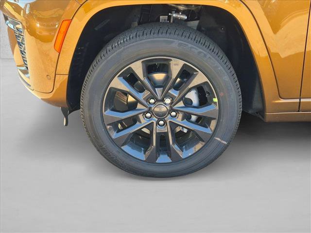 New 2026 Jeep Grand Cherokee Limited AWD/4WD image 9