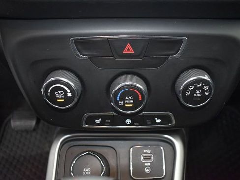 Used 2018 Jeep Compass Latitude w/ Cold Weather Group image 21