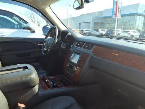 Used 2012 Chevrolet Avalanche LTZ image 23