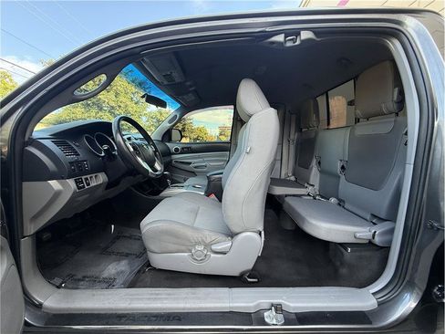 Used 2015 Toyota Tacoma PreRunner w/ TRD Sport Package RWD image 18