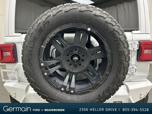 Used 2019 Jeep Wrangler Unlimited Sahara image 12