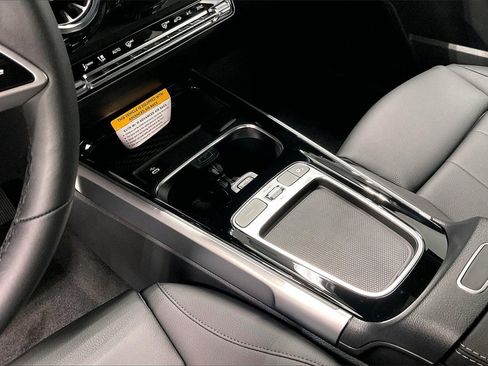 New 2025 Mercedes-Benz GLB 250 4MATIC image 7