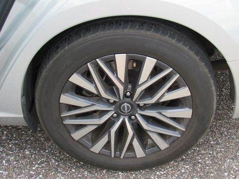 Used 2024 Nissan Altima 2.5 SV image 8