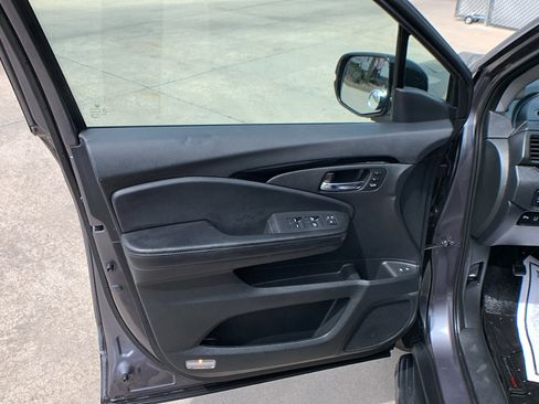 Used 2016 Honda Pilot Touring image 11