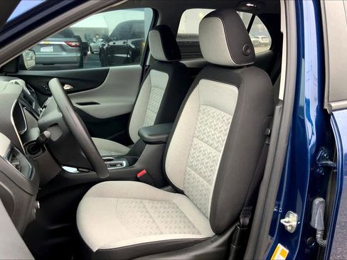 Used 2022 Chevrolet Equinox LS w/ LS Convenience Package image 9