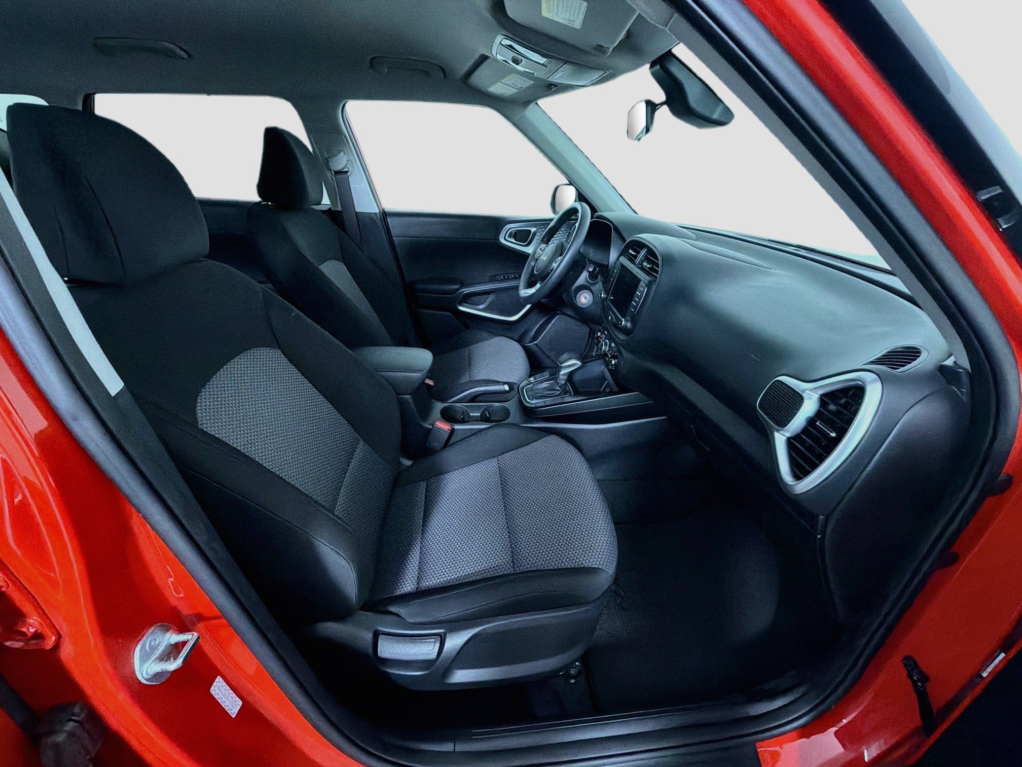 Used 2025 Kia Soul LX w/ LX Technology Package FWD image 31