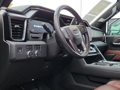 Used 2025 GMC Sierra 2500 Denali Ultimate image 7
