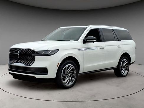 New 2025 Lincoln Navigator Reserve AWD/4WD image 1