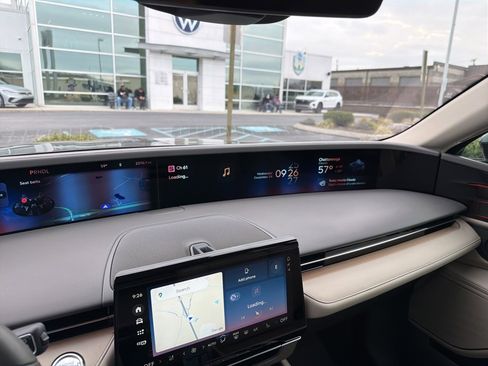 Used 2025 Lincoln Nautilus Reserve image 6