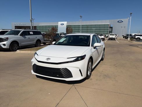 Used 2025 Toyota Camry LE FWD image 26