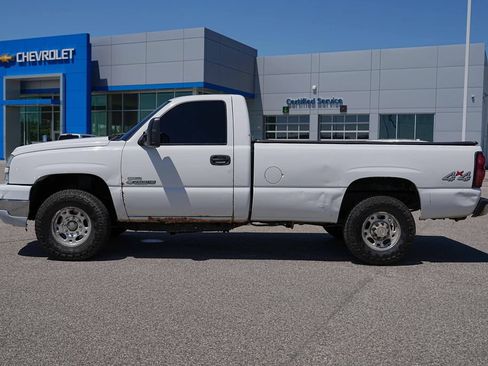 Used 2006 Chevrolet Silverado 2500 W/T w/ Heavy-Duty Power Package AWD/4WD image 9