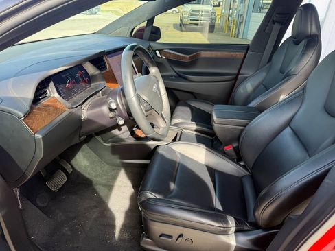Used 2021 Tesla Model X Long Range Plus image 22