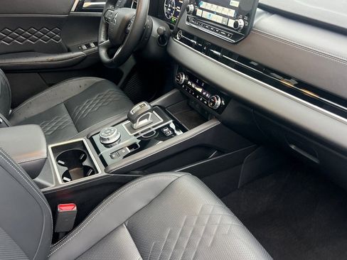 Used 2025 Mitsubishi Outlander SEL image 32