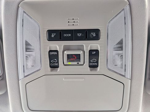 Used 2022 Toyota RAV4 XLE Premium image 13