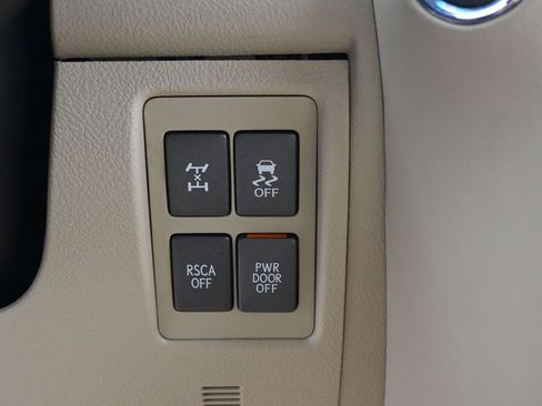 Used 2011 Lexus LX 570 4WD image 21