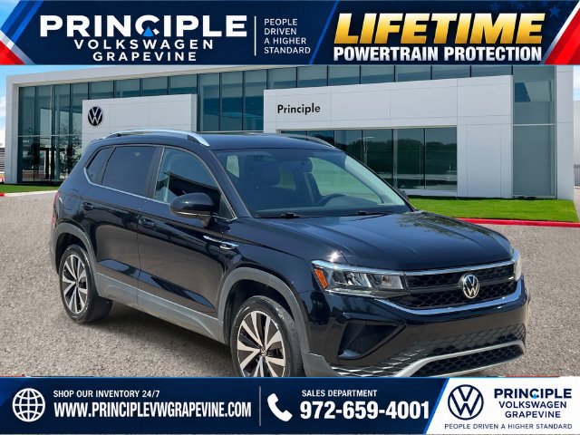 Used 2022 Volkswagen Taos SE FWD image 2