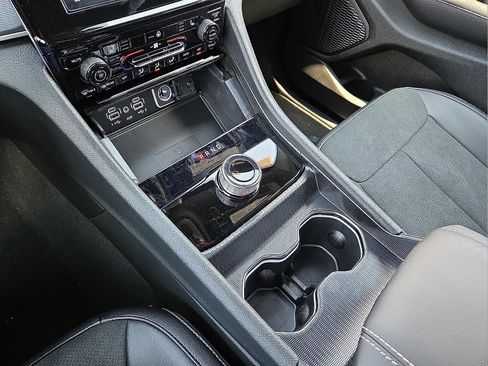 New 2025 Jeep Grand Cherokee Altitude image 25