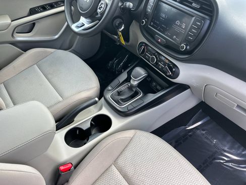 Certified 2022 Kia Soul LX w/ Technology Package image 16
