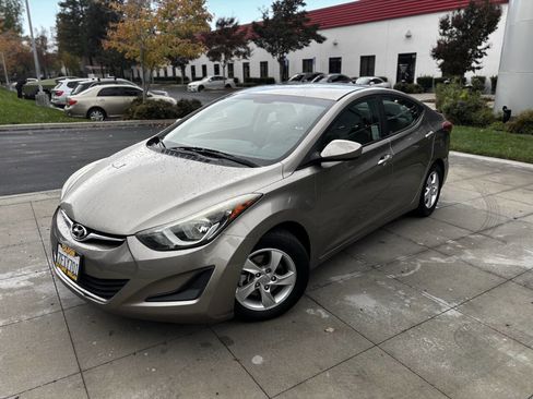 Used 2015 Hyundai Elantra SE image 10