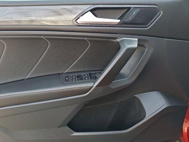 Used 2022 Volkswagen Tiguan SE AWD/4WD image 12
