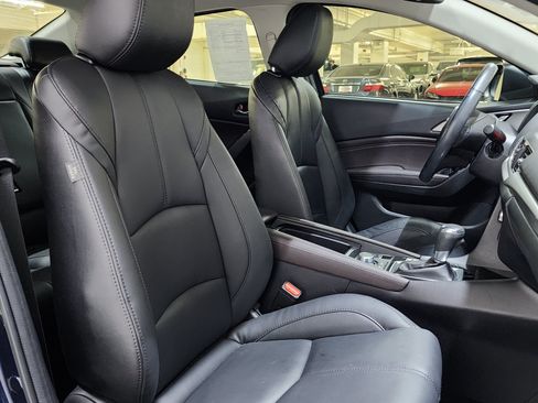 Used 2018 MAZDA MAZDA3 Touring FWD image 24