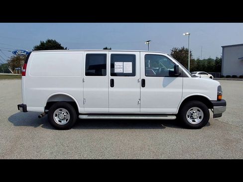 Used 2025 Chevrolet Express 2500 w/ Driver Convenience Package RWD image 9