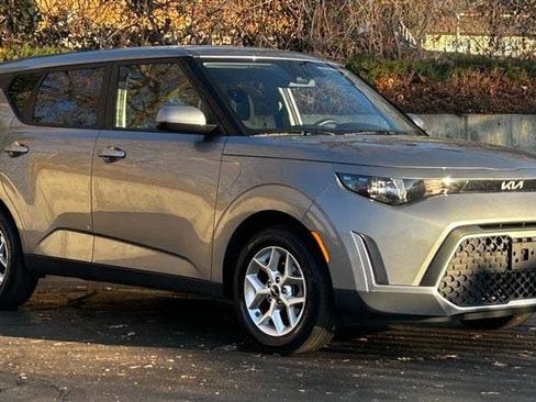 Used 2024 Kia Soul LX w/ Option Group 015 FWD image 7