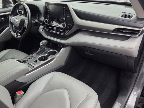Used 2020 Toyota Highlander Limited image 18