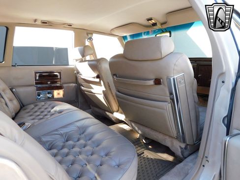 Used 1991 Cadillac Brougham image 24