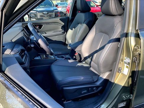 Used 2025 Subaru Forester Limited image 9