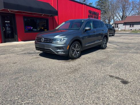 Used 2018 Volkswagen Tiguan SEL w/ 3rd Row Seat Package image 2