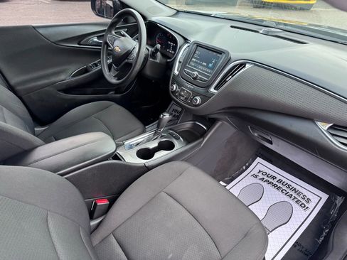 Used 2017 Chevrolet Malibu LT image 19