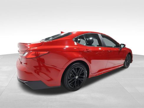 Used 2025 Toyota Camry LE image 4