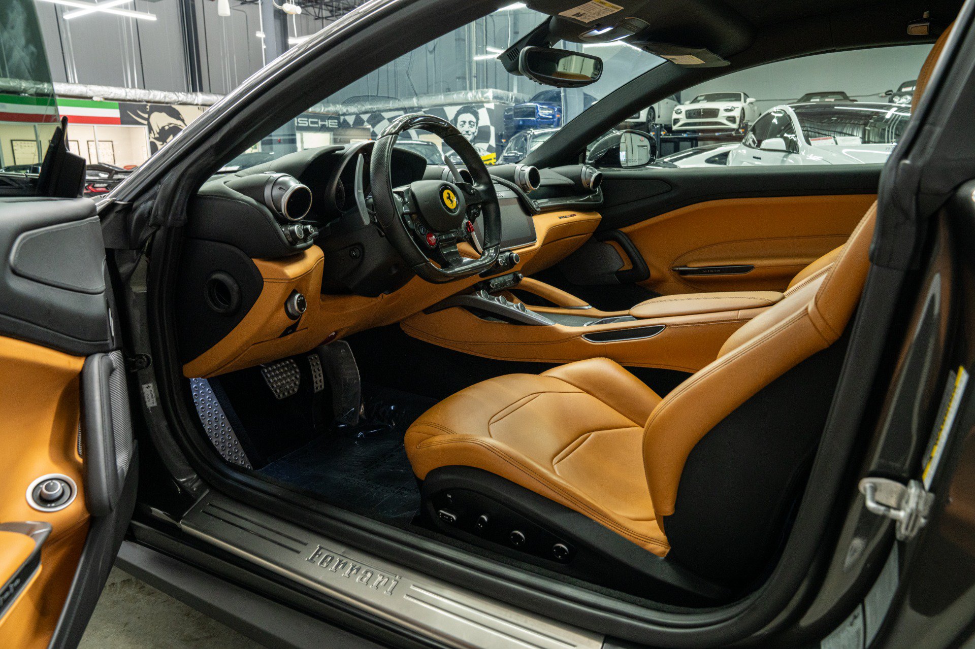 Used 2018 Ferrari GTC4Lusso AWD/4WD image 21