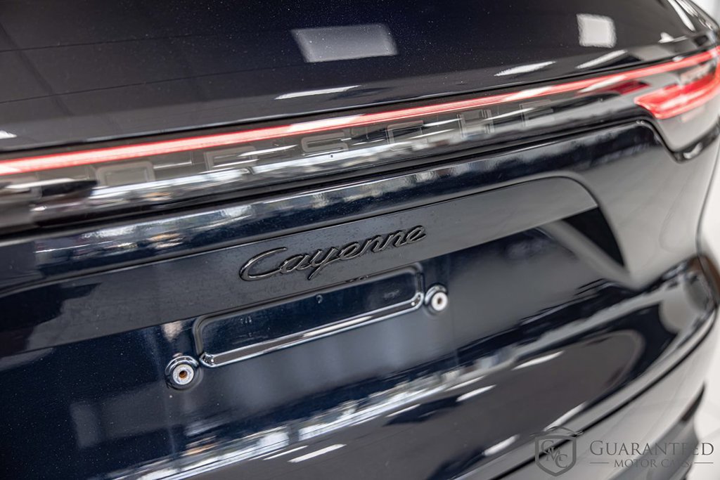 Used 2023 Porsche Cayenne w/ Premium Package AWD/4WD image 13