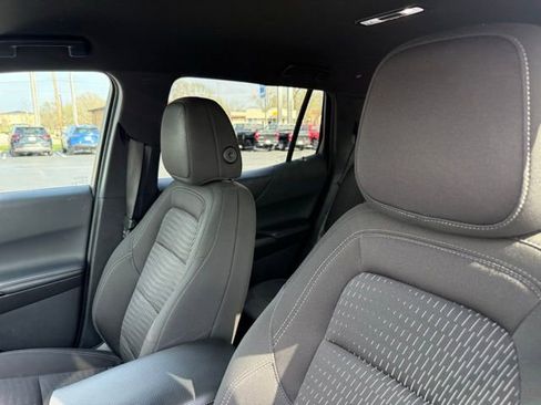 Used 2025 Chevrolet Equinox LT w/ Safety and Technology Package image 8