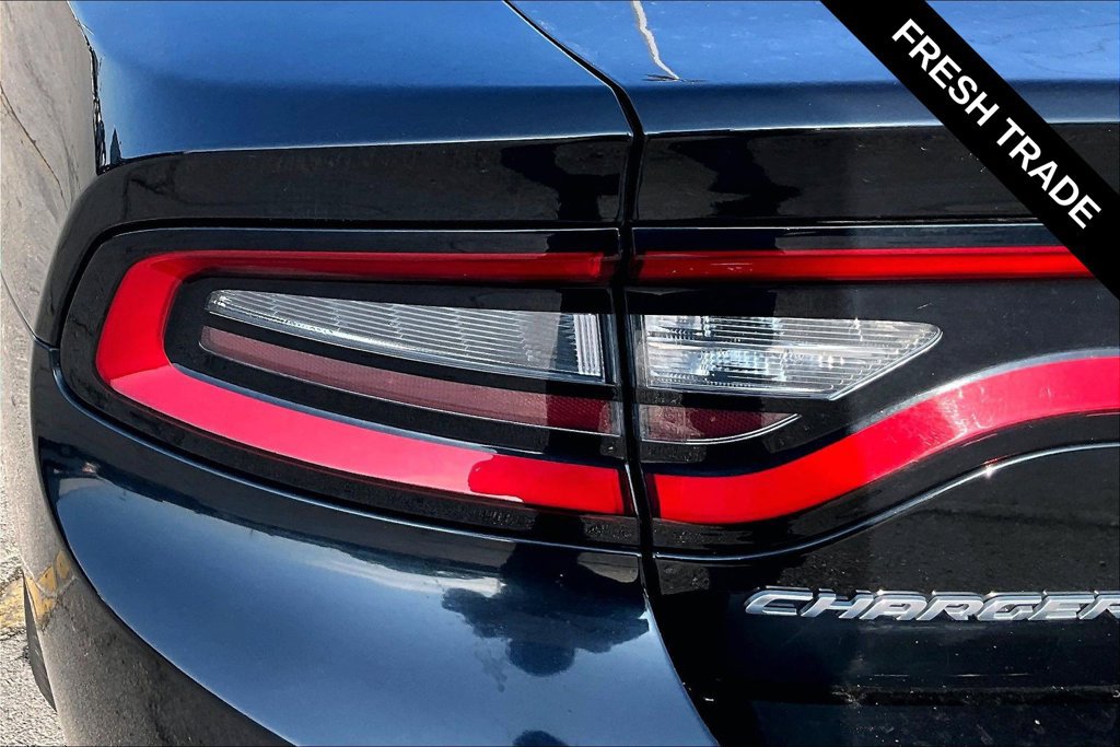 Used 2019 Dodge Charger SXT RWD image 22