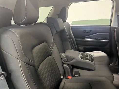 Used 2024 Nissan Pathfinder SV image 13