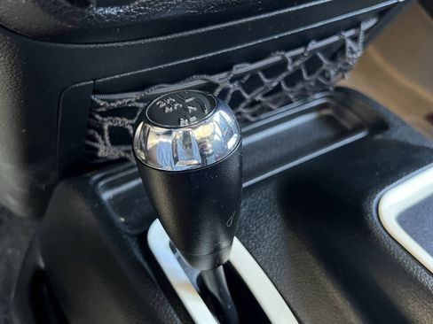 Used 2018 Jeep Wrangler Unlimited Sport image 29