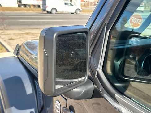 Used 2018 Jeep Wrangler Unlimited Sport S image 23