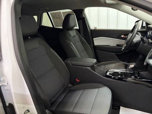 Used 2025 Chevrolet Trax LT w/ LT Convenience Package image 23