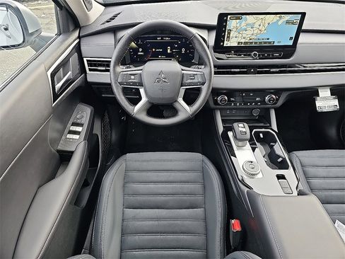 New 2026 Mitsubishi Outlander SE image 7
