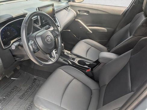 Used 2022 Toyota Corolla Cross XLE image 10