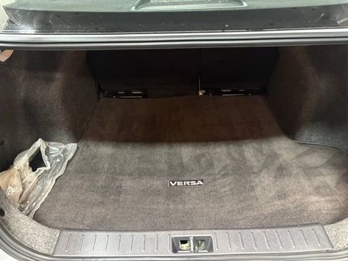 Used 2022 Nissan Versa SV image 11