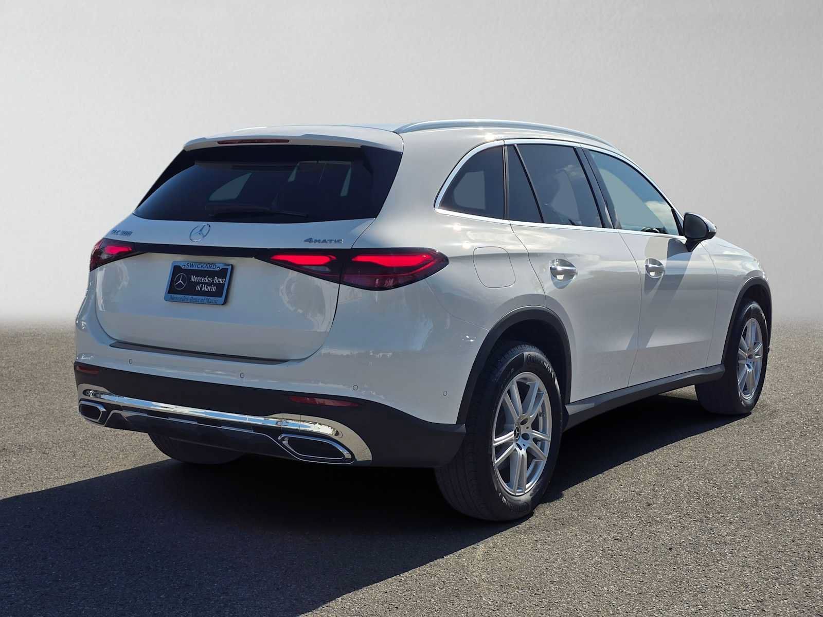Used 2025 Mercedes-Benz GLC 300 4MATIC image 3