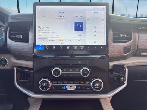 Used 2023 Ford Expedition Max Limited image 16