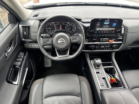 Used 2024 Nissan Pathfinder SL image 23