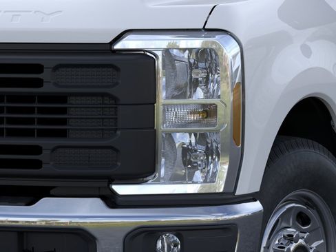 New 2026 Ford F250 XL w/ 360-Degree Camera Package RWD image 18