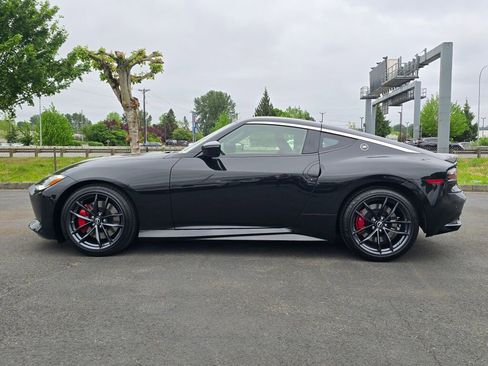 Used 2024 Nissan Z Performance w/ Floor Mat Package RWD image 2